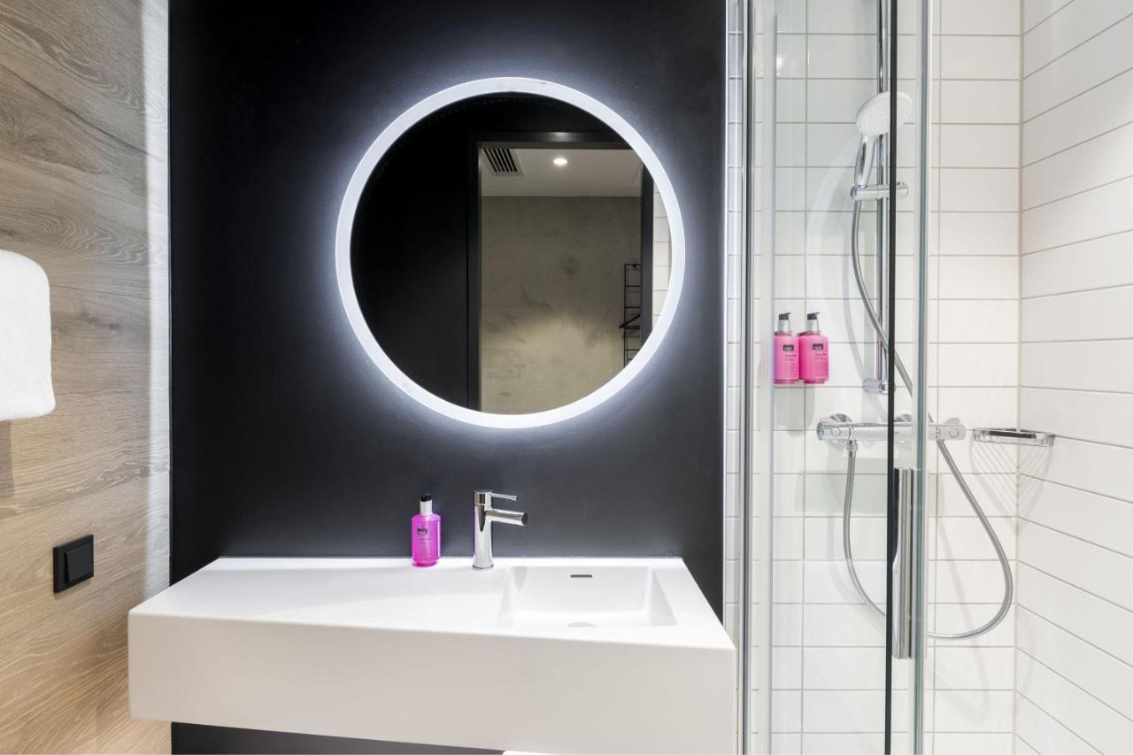 Moxy Outletcity Metzingen Метцинген Экстерьер фото