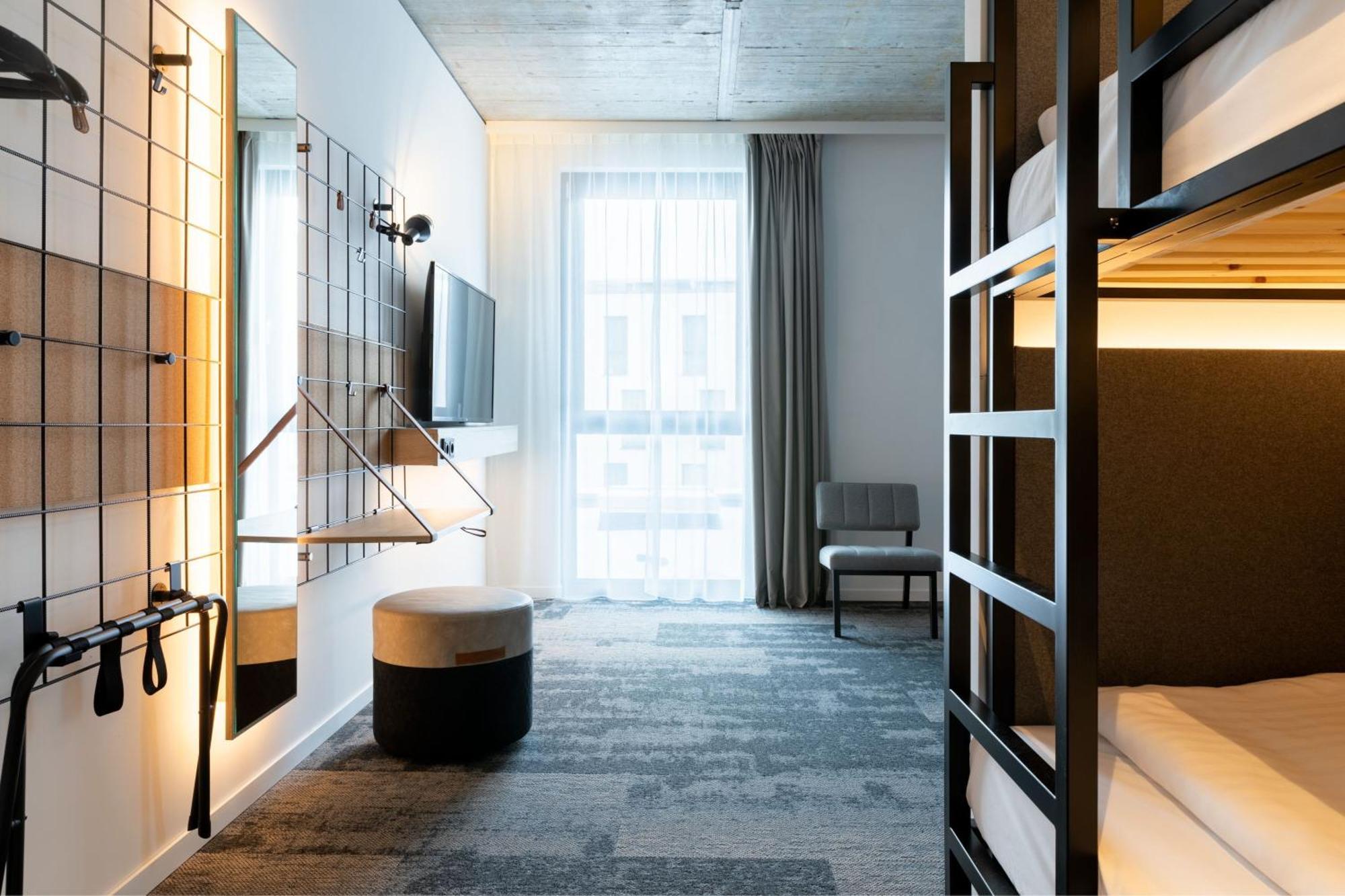 Moxy Outletcity Metzingen Метцинген Экстерьер фото