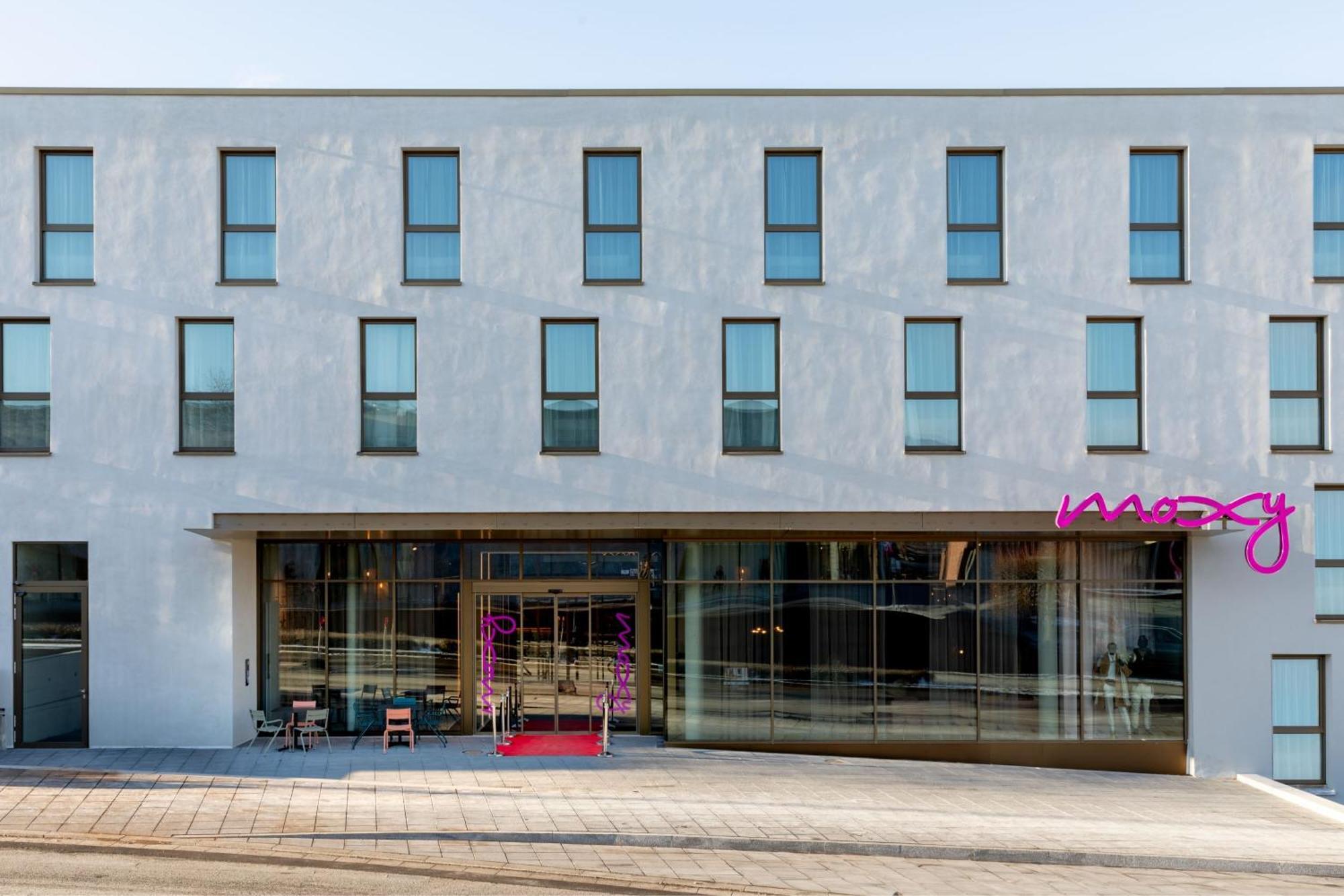 Moxy Outletcity Metzingen Метцинген Экстерьер фото