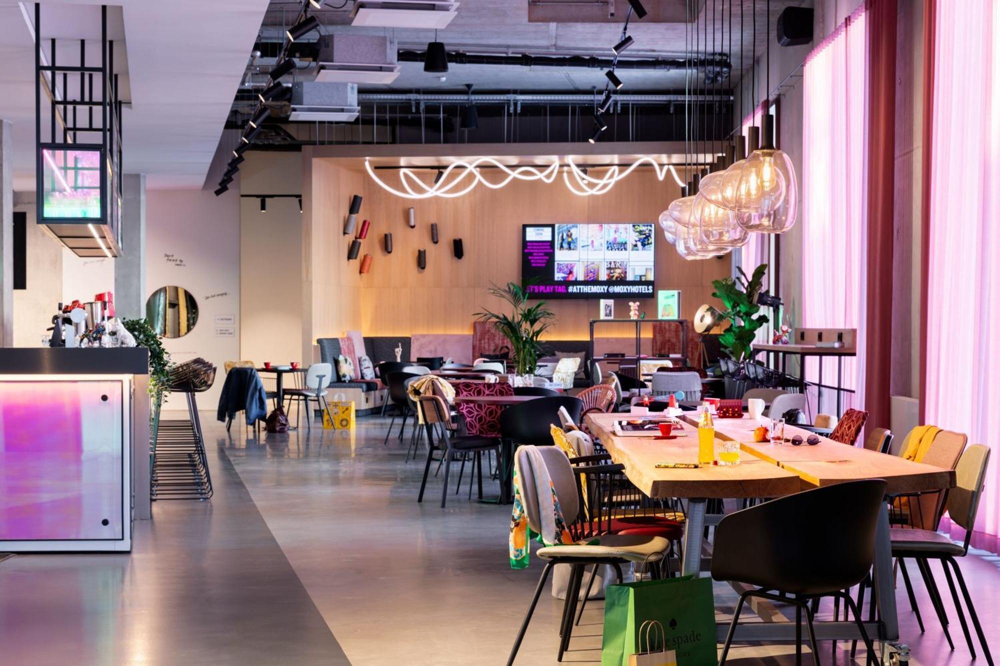 Moxy Outletcity Metzingen Метцинген Экстерьер фото