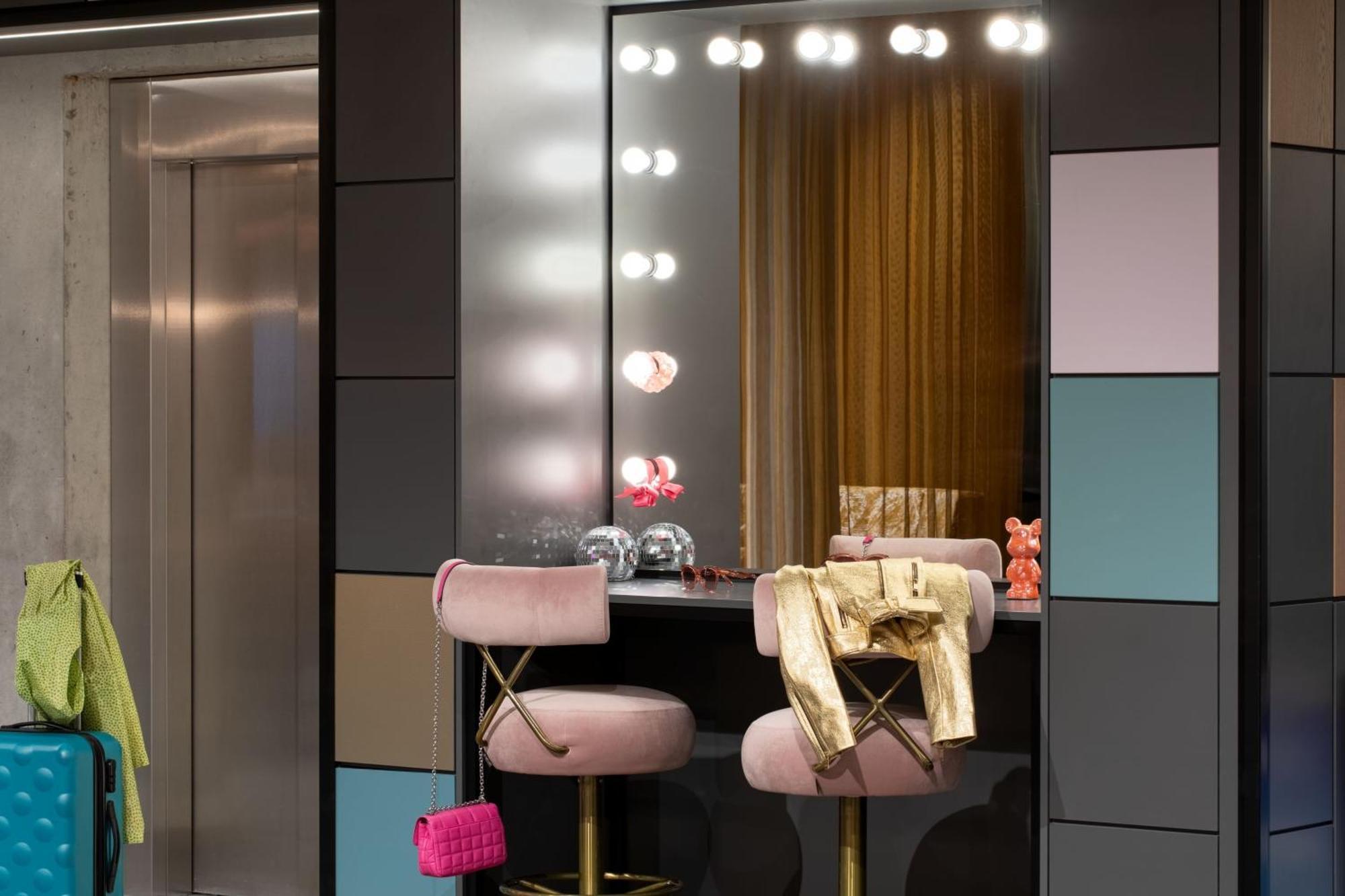 Moxy Outletcity Metzingen Метцинген Экстерьер фото