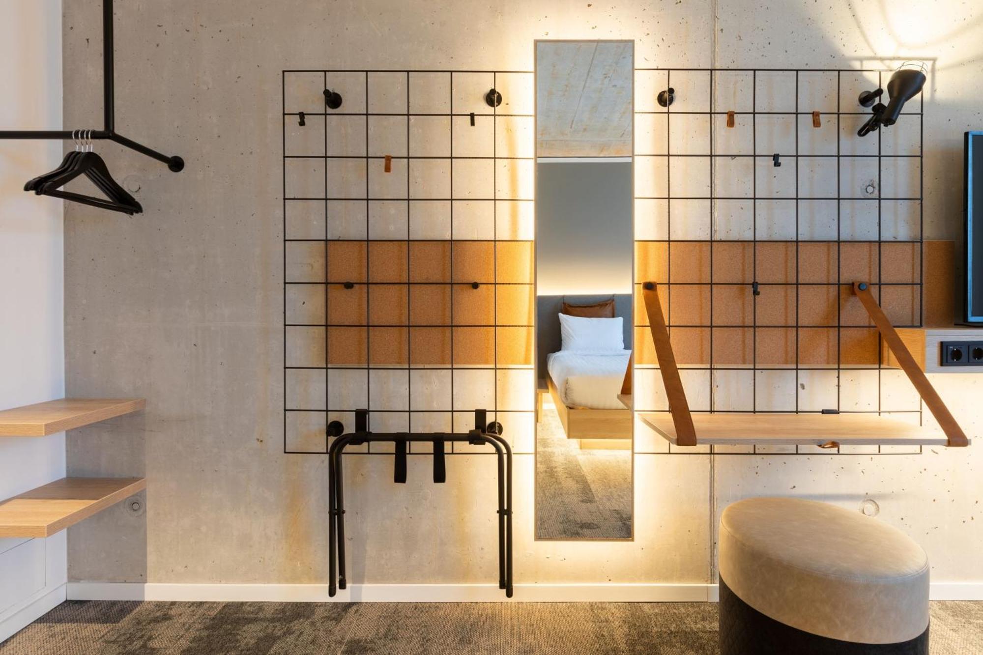 Moxy Outletcity Metzingen Метцинген Экстерьер фото