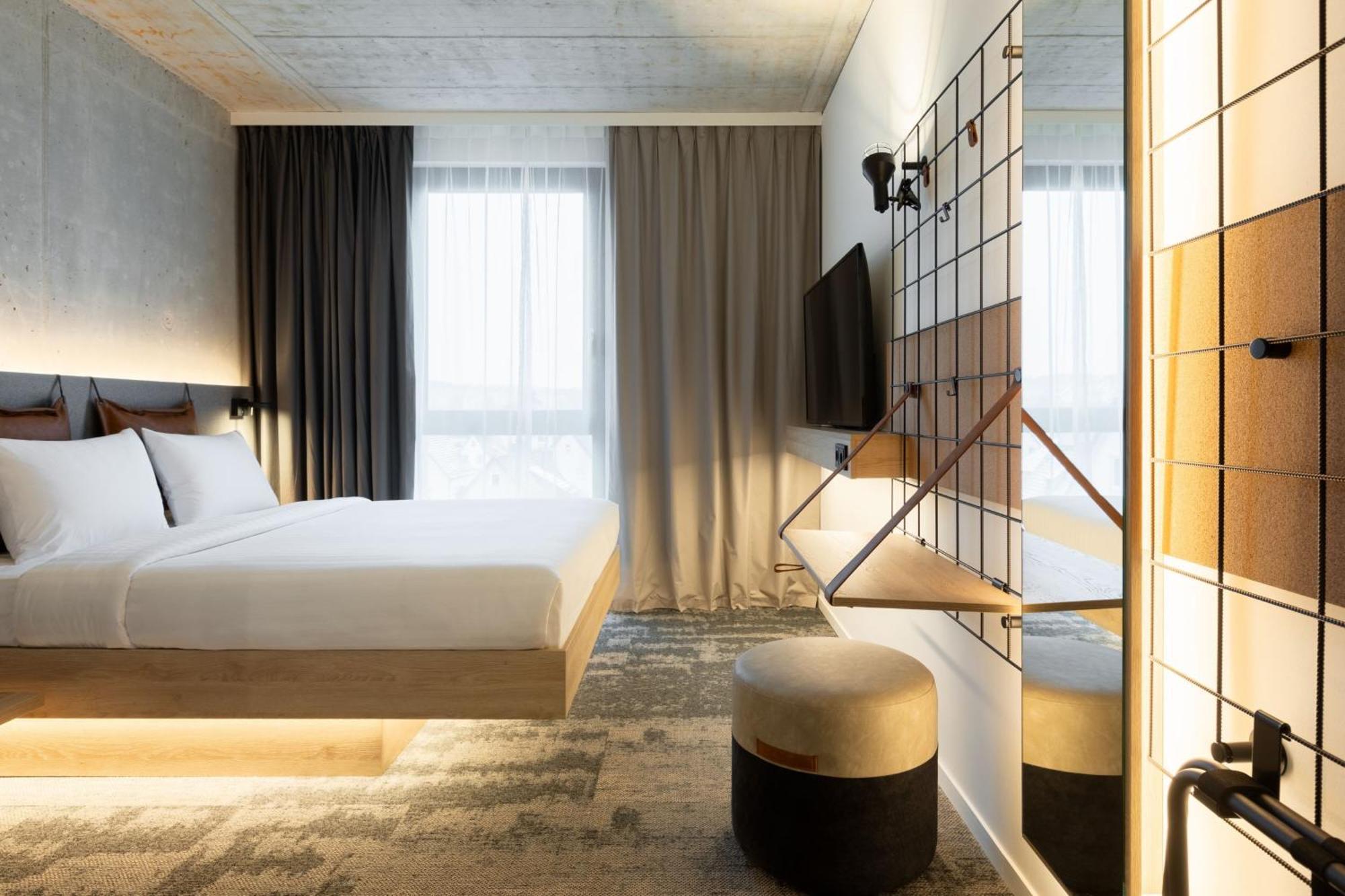 Moxy Outletcity Metzingen Метцинген Экстерьер фото