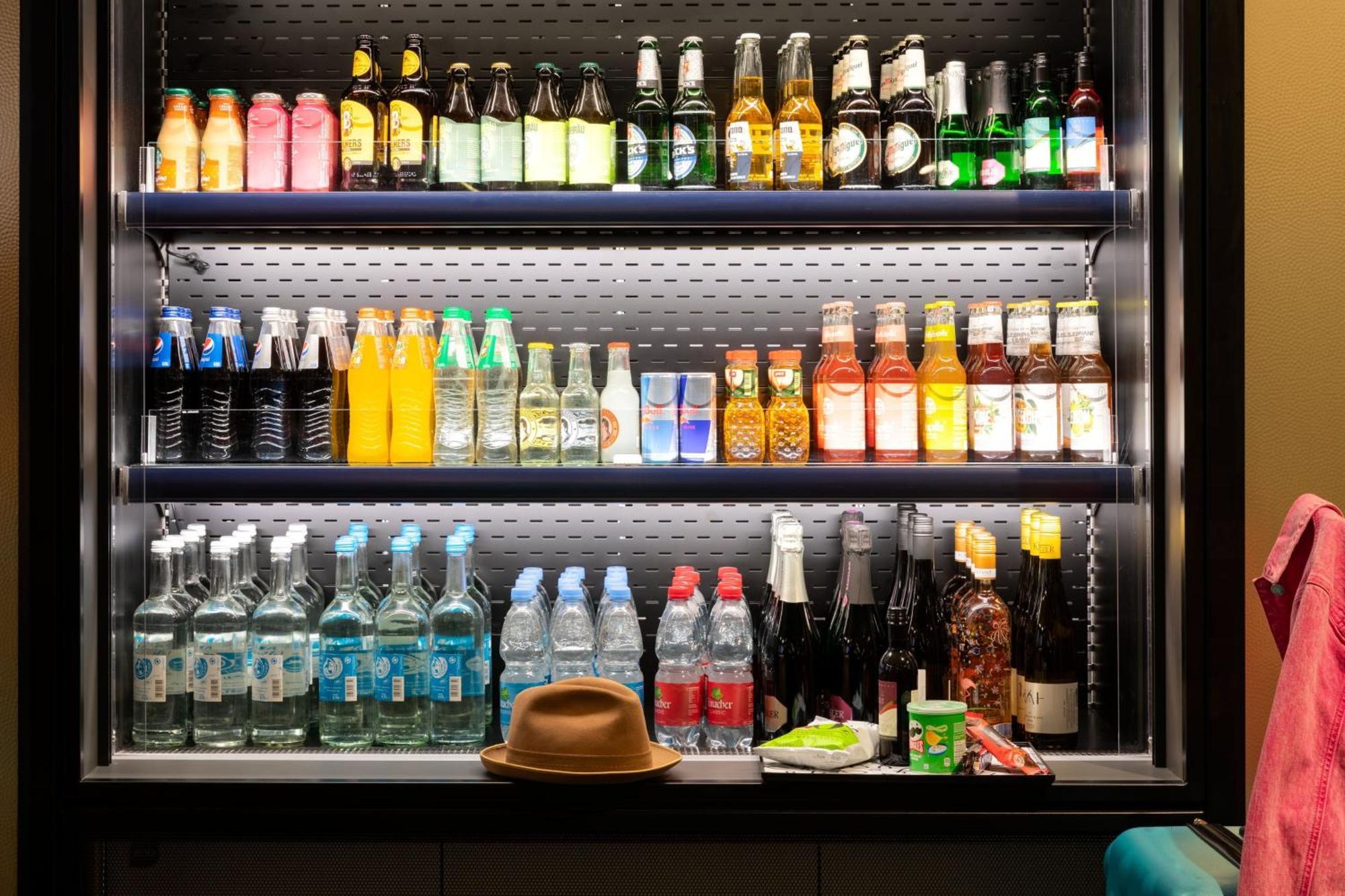 Moxy Outletcity Metzingen Метцинген Экстерьер фото