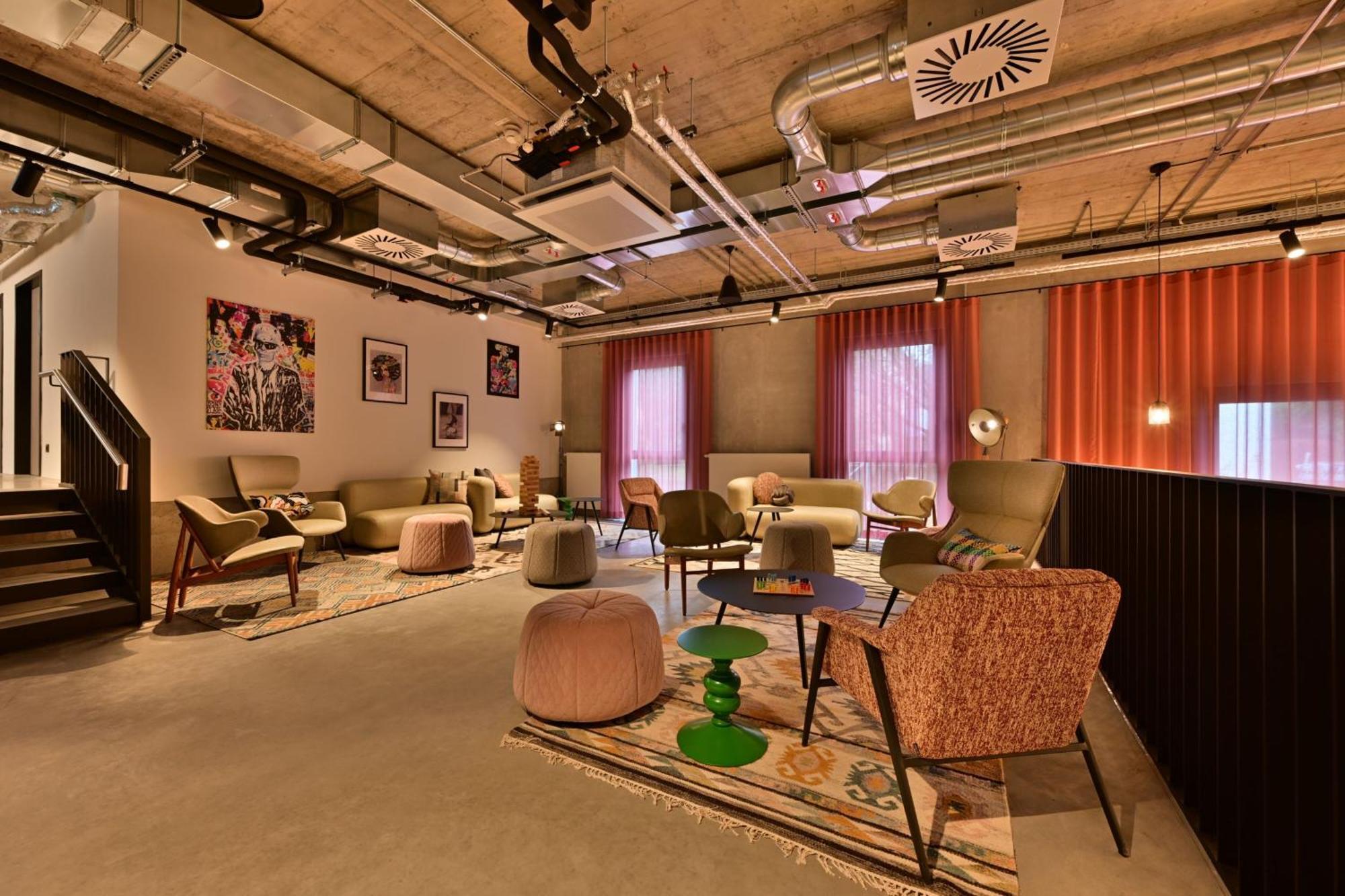 Moxy Outletcity Metzingen Метцинген Экстерьер фото